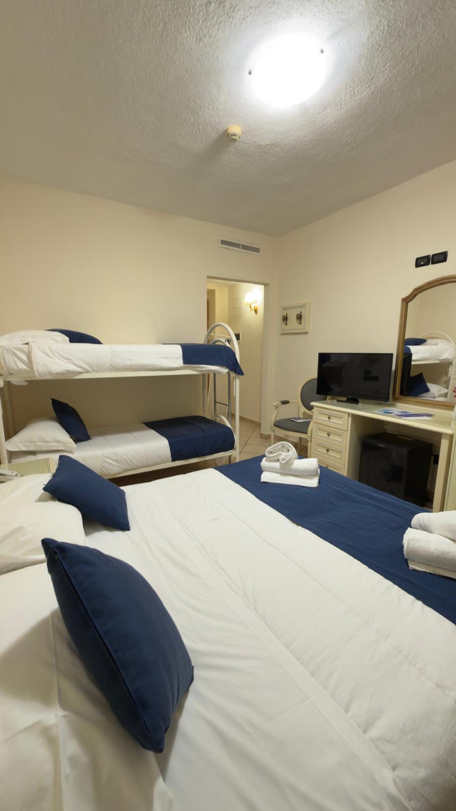 Immagine 2 della camera QUADRUPLE ROOM